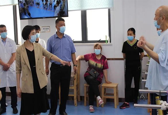 武漢市殘聯(lián)黨組書記、理事長李紅敬等領(lǐng)導(dǎo)到德誠實(shí)地考察調(diào)研