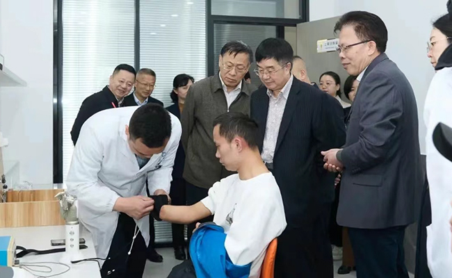 民政部社會事務司王金華司長調(diào)研武漢德誠公司